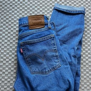 Levi’s Wedgie Straight size 24 jeans